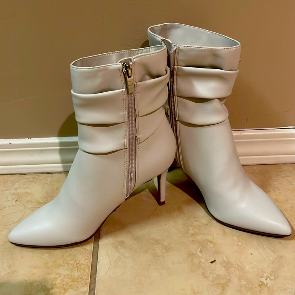 Never worn super cute boots